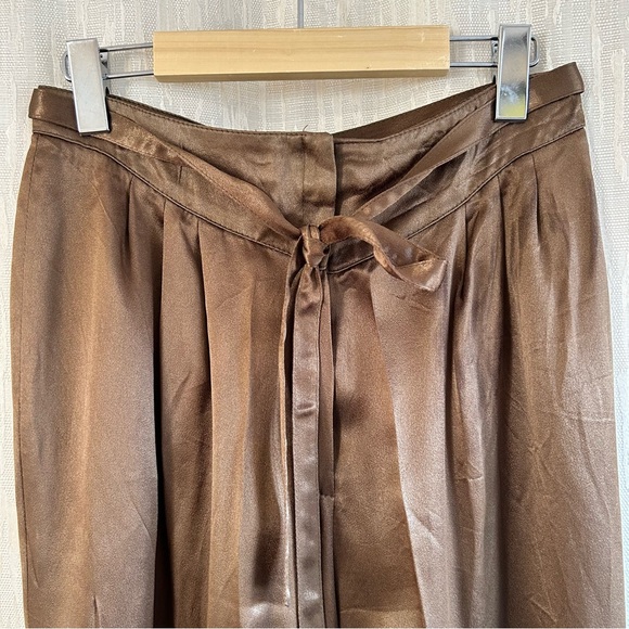 Vintage metallic gold, satin pleated trousers - Picture 10 of 11